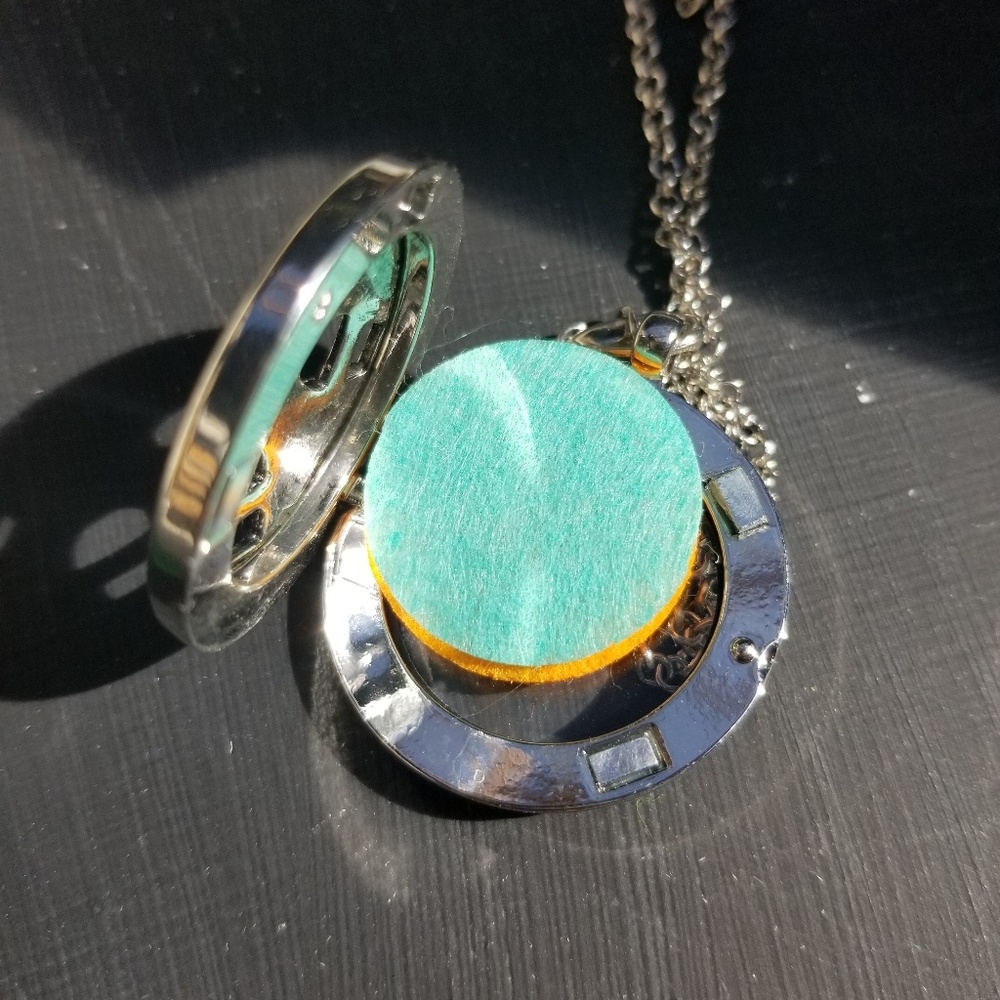 Tree of Life Locket Necklace - Picture 6 of 7